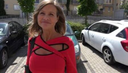 Busty MILF Denisa