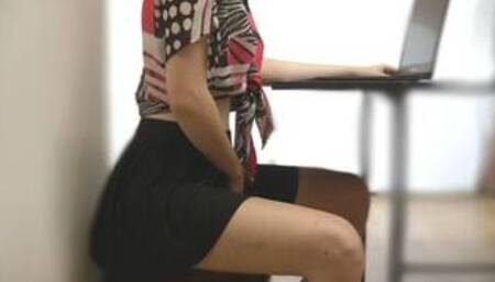 I watch porn on mute so I won't get caught masturbating (custom video)