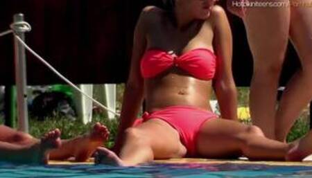 Sexy Cameltoe Bikini Girls at the pool