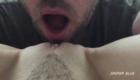 boyfriend eats pussy