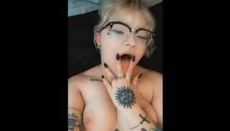 Snapchat Fingering my Mouth