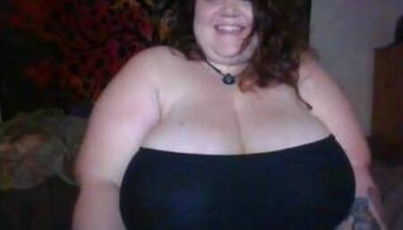 fat babe stripping her shirt showing huge boobs