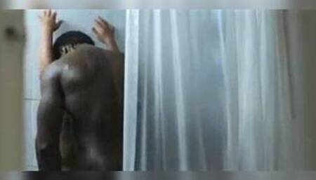 50 Cent dicks down bad bitch in shower