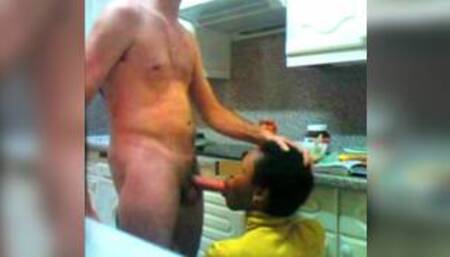 59_Pizza deliver guy forcing stupid black customer to throatfuck BWC on hidden cam!