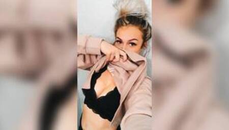 Leaked: Hot blonde strips nude and shows her perfect body