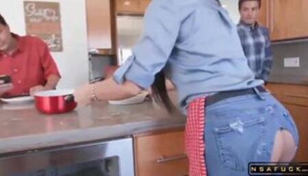 Fucked My STEPMOM While Step Dad Doesnt See