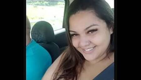 Mary cadelona wife showing off in the car through the streets of São Paulo showing her tits on the sidewalk in broad daylight in the capital of São Paulo, husband close