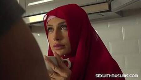 Sexy muslim girl spreads for cash