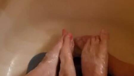 Hall of Famer and women foot fetish show /old video