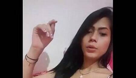 hottie showing her boobs live on fb