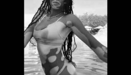 Winnie Harlow Thick Cheeks