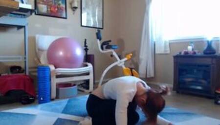 Today's morning stretch routine. Join my website for more bikini workouts