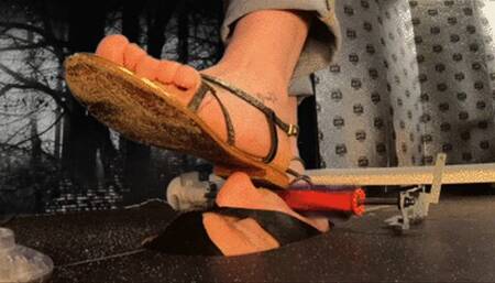 CC - Nightmare, brush for soles , flat sandals (mp4)