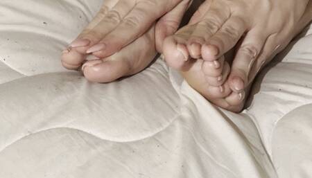 lotion on my sexy pink toes