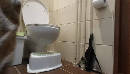 BIG STRONG legs closeup while moaning toilet