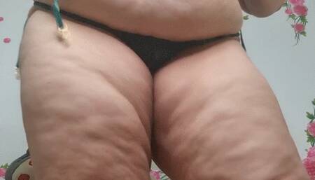Worshiping giantess curves