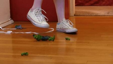 Giantess Tara vs The Tiny Hulk (wmv 1920x1080)