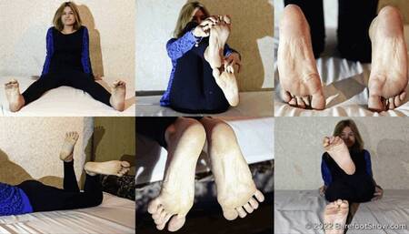 Poor young girl Vera with tired, worn-out feet barefoot in a dirty hostel (Full with 50% discount) #20220407