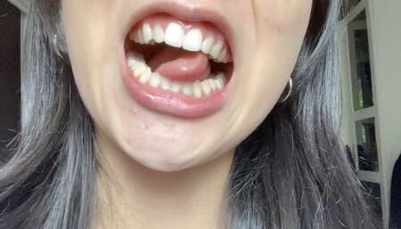 Aurora's Delicious Teeth