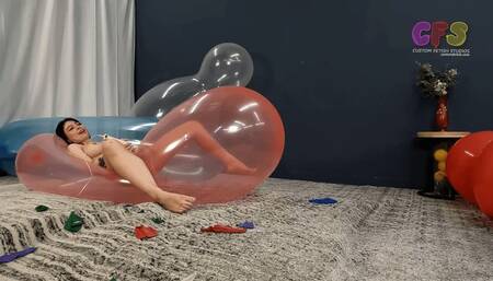 Scarlett Masturbates on Airships Cam 2 4K (3840x2160)