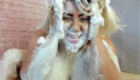 Paisleehaze Rolling Around in Pies