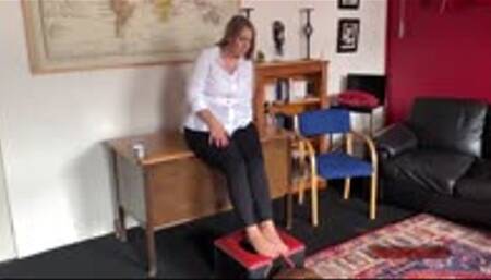 Lady Diosa - Smothered & Stomped By My Beautiful Big Feet (HD 1080p MP4)