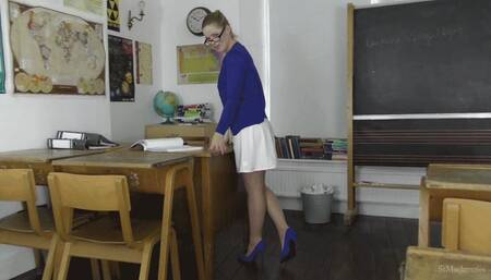 Naughty Miss LaLay’s Two Minute Jerk Off Challenge