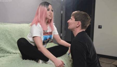 b77 Mrs Bertie laughs at a helpless slave She considers it a whipping boy! [mobil]