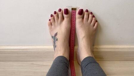 Measuring my beautiful big feet (MP4-HD1080p)
