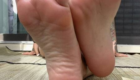 Crossed Sole Rubbing
