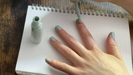 Aurora Paints Her Nails For You 2