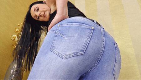 Lady Luciana in sexy jeans - small version