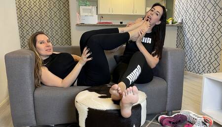 Nara couldn`t resist to taste Goddess Grazi's feet after the gym