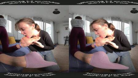 VR180 - Hananh Worships Alice's Scrunched Soles