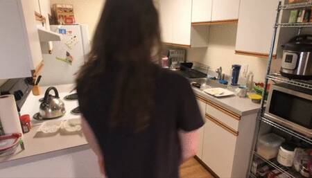 Roommate Secretly Films DJ Doing the Dishes