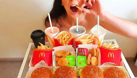 Skinny To Bloated Facestuffing: Eating my daily 7000kj in one meal