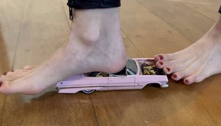 Lana Bizarre - Bad Girl Crushing Car Toys (wmv)