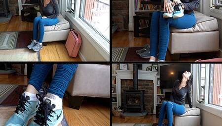 Daphne's Tight Shoes 4K