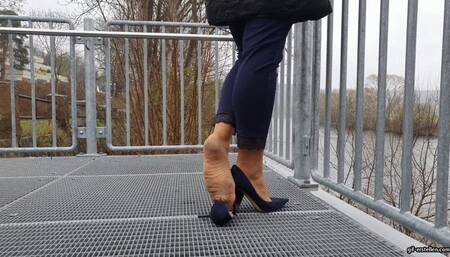 I lose my Jimmy Choo shoe on a rainy day HD wmv 1920x1080