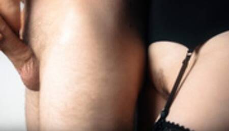 The best reverse handjob ever by a sexy milf, it's the handjob of your dreams !!!