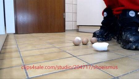 Eggs bread cucumber crush with Buffaloshoes