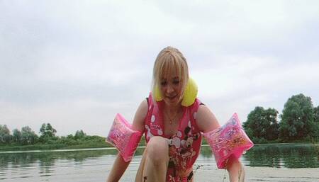 Alla wears an inflatable vest and inflatable armbands and swims on a deserted lake!!!