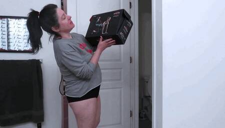 LOVELY BRUNETTE BOOTY BELT SPOIL UNBOXING