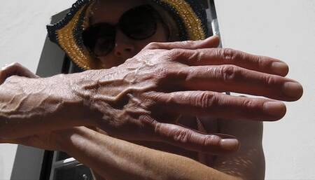 Custom: extreme veiny hands and arms in the sun