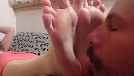 The best of a foot fetish session with a young artist living in the south west of France (Elana & Bob45) HD - WMV