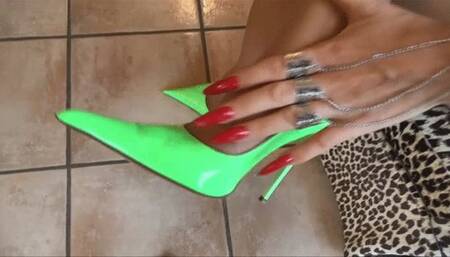 working with splashed green "1969" italian luxury pumps - full clip - (1280x720*mp4)