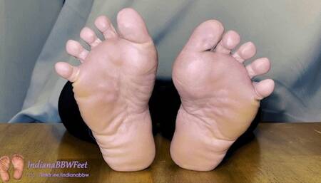 Table Soles and Toes Scrunch