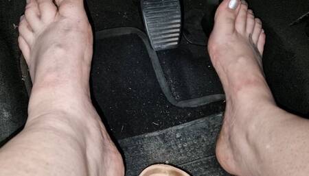 Sweaty stinky feet pedal pumping and cranking avi