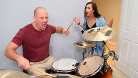 Kelsi Monroe fucking in the bed with her petite