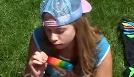 Teen rubbing her clit outdoors